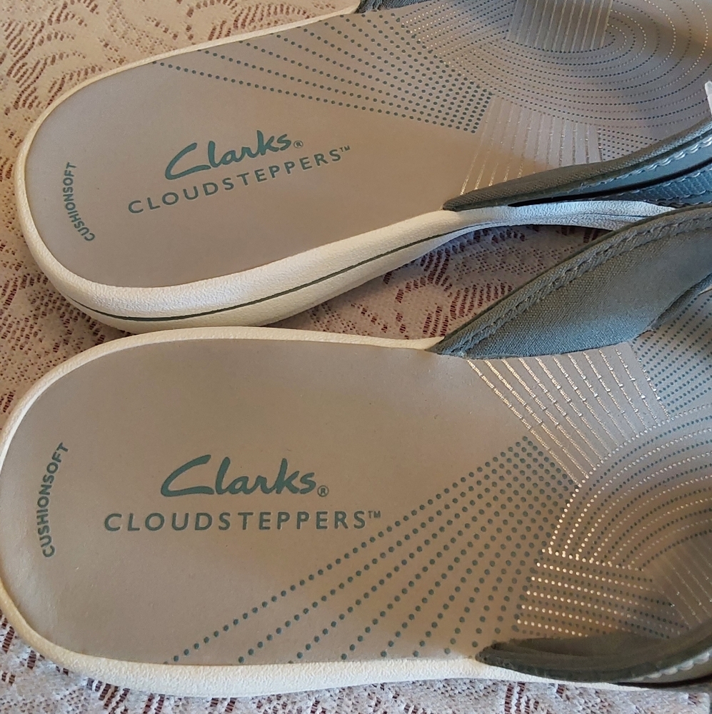 🌺 NWT Clarks Cloudsteppers Slip-on Sandals - Picture 4 of 10